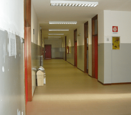 Abbiategrasso, aggressione al docente: 16enne denunciato