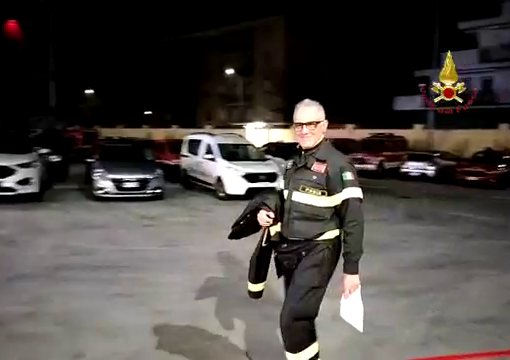 (VIDEO) - Pavia: dopo oltre 40 anni di servizio il capo reparto esperto Massimiliano Baldo va in pensione. Il saluto dei colleghi