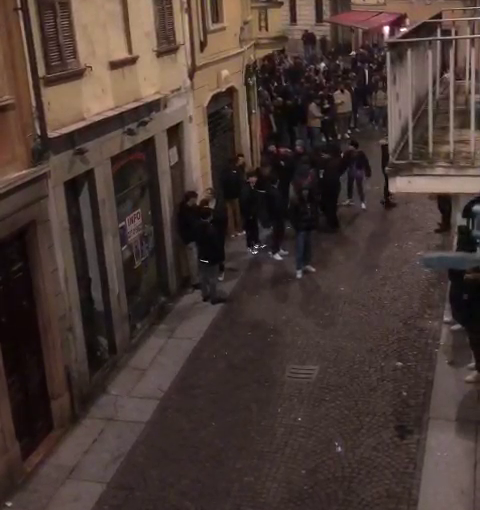 Vigevano, rissa notturna in via del Popolo: &quot;Gli autori delle violenze sono stati più volte segnalati dai gestori dei locali, ma nessuno è intervenuto&quot;