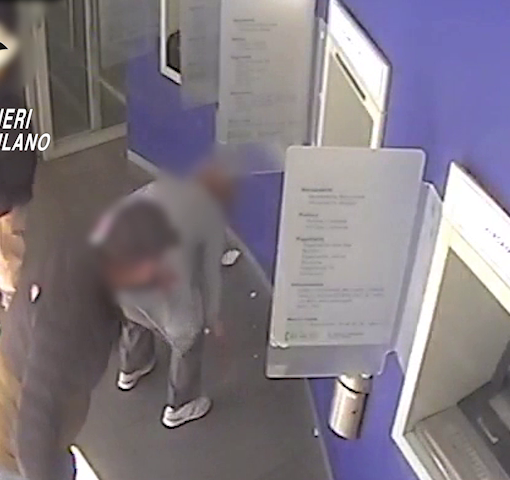 (FOTO). 27 furti agli sportelli bancomat ai danni di anziani, dieci arresti. Un fermo anche in Lomellina