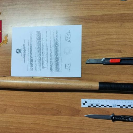 Novara, minaccia di morte la ex con selfie &quot;al coltello&quot;: arrestato 38enne
