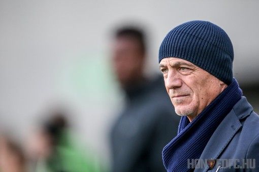 Beppe Sannino è attualmente quinto nella massima serie ungherese (foto dalla pagina Facebook ufficiale dell'Honved Budapest)