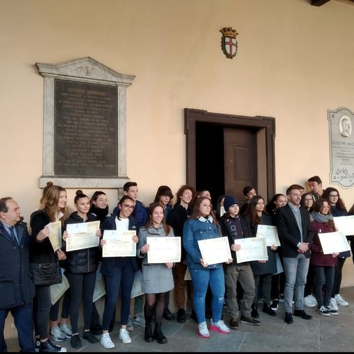 Gambolò, consegnate le borse di studio. Premiati gli studenti meritevoli