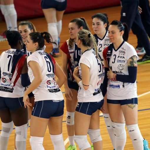 Volley B femminile: Re Marcello Florens Volley Vigevano vince al tie-break ad Ostiano: per i play-off decisivo l’ultimo turno