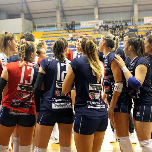 Volley B1 femminile: esordio amaro per la Florens, Lilliput Settimo Torinese passa 3-1