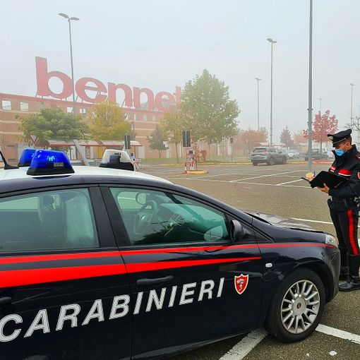 San Martino Siccomario: ruba alla macelleria della Bennet e poi aggredisce il personale di sicurezza, arrestata una 30enne