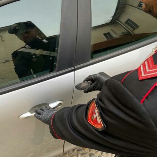 Pavia: con un'apparecchiatura elettronica tentano di aprire le auto parcheggiate, arrestate due persone