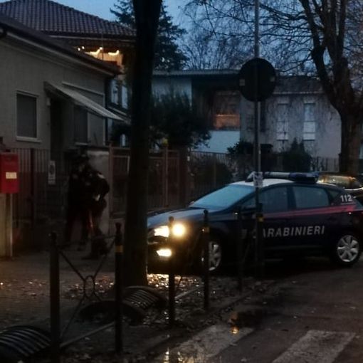 Voghera: aggredisce coppia di giovani in via Furini per rubare un notebook, arrestato un 20enne