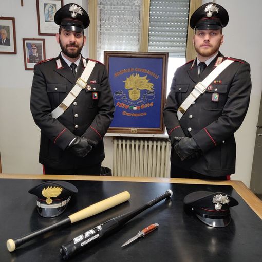 Dorno: trovati in auto con un coltello a serramanico e una mazza da baseball, nei guai tre giovani