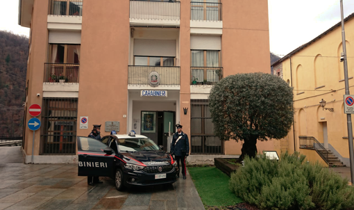 Sberle e pizzicotti ai bimbi della materna