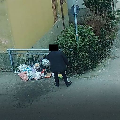 Vigevano, rifiuti in città: sanzionate alcune persone con le &quot;fototrappole&quot;. Ripulito il Fosso Pavese e multato il responsabile degli abbandoni