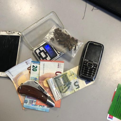 Pavia: sorpreso a spacciare nei pressi dell'Esselunga, in manette un 29enne