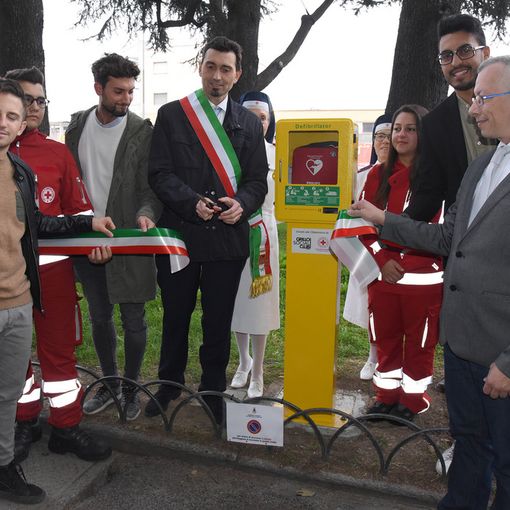Il pub regala una nuova postazione defibrillatore a Vigevano