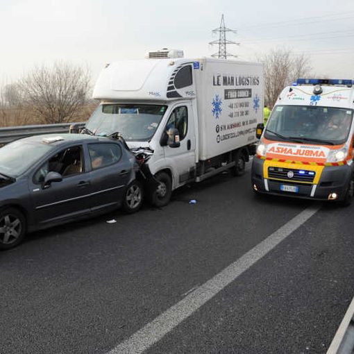 Marcallo – Grave incidente sulla superstrada dell’aeroporto della Malpensa nel tratto privo di spartitraffico centrale tra l’uscita di Mesero sud e l’innesto con la SP ex SS11