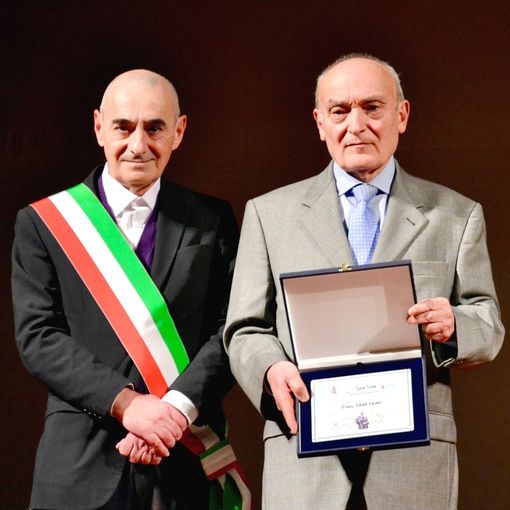 Mede: commozione e festa  per il riconoscimento del sindaco Guardamagna al mensile Tam Tam