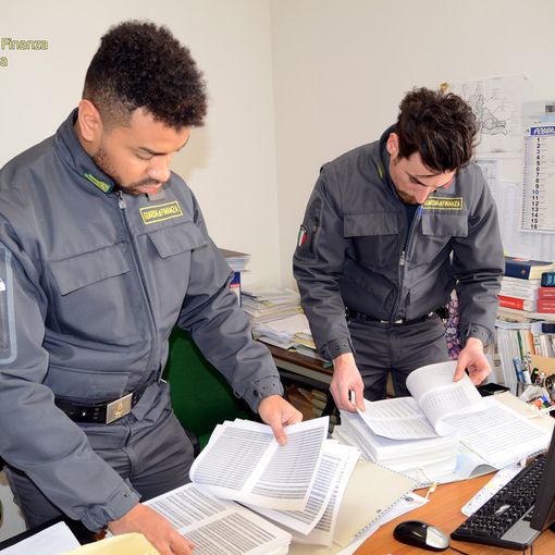 Pavia, operazione “Master Fraud”: scoperta maxi evasione fiscale e riciclaggio di denaro sporco. 17 denunciati