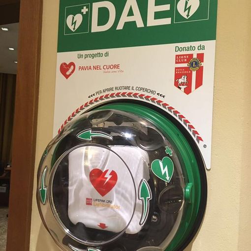 foto di un'installazione effettuata da Pavia nel Cuore con uno dei DAE di ultima generazione