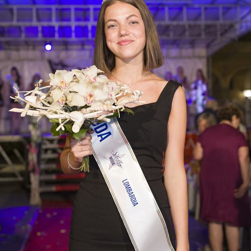 La sedicenne pavese Elisa Bellai incanta Garlasco, ha vinto sabato la semifinale lomellina di “Stella della moda”