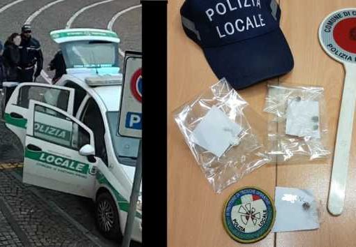 Castano Primo: eroina nei boschi, foglio di via per una ragazza di Vercelli