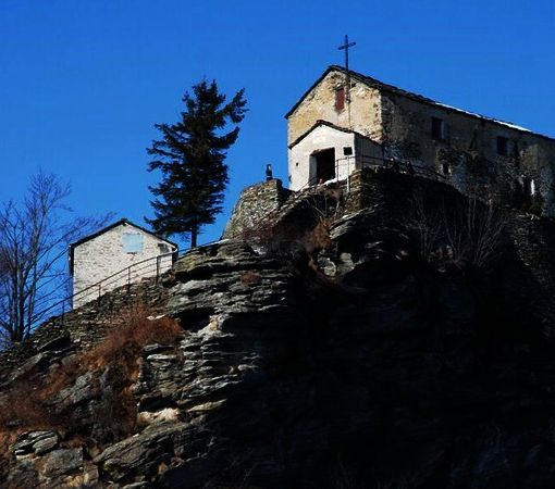 Valli di Lanzo: a Cantoira un’aiuola votiva a Maria Ausiliatrice e Santa Cristina