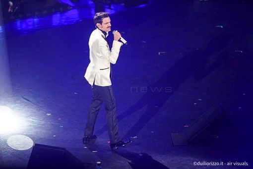Fabio Rovazzi sul palco dell'Ariston (Foto Duilio Rizzo