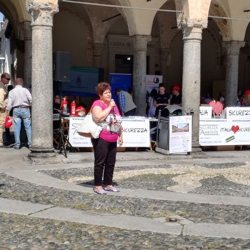 - FOTONOTIZIA - Flashmob per la sicurezza sul lavoro in Piazza Ducale