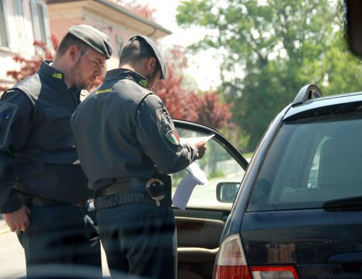 Targhe estere sul territorio pavese, la guardia di finanza intensifica i controlli