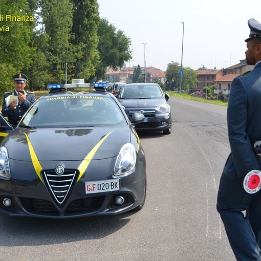 Pavia: la Guardia di Finanza smaschera un’attività di caporalato nel settore trasporto in ambulanza. Assenti le sanificazioni dei mezzi