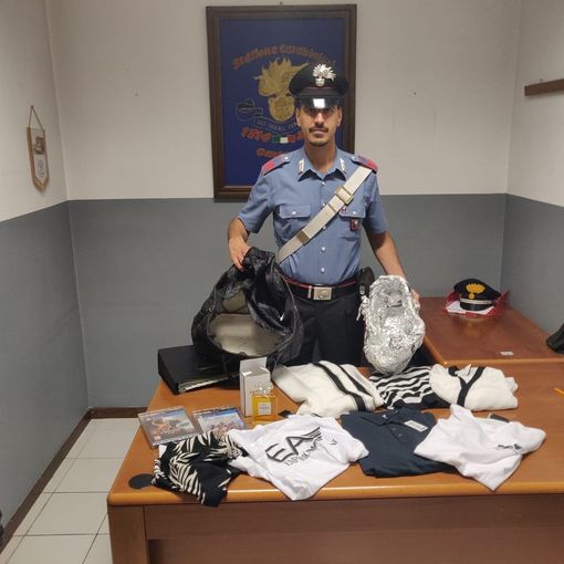 Garlasco: tentano la fuga in auto dopo un furto di capi di abbigliamento, in manette due persone