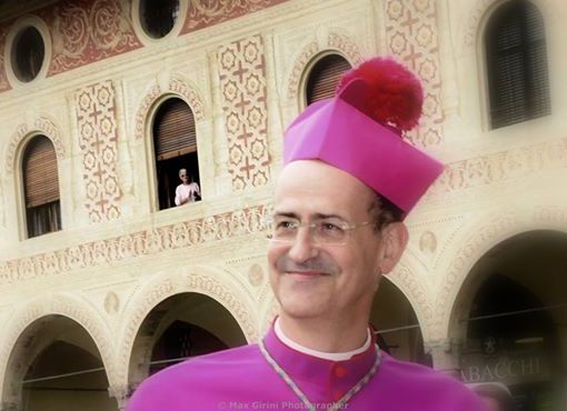 Vigevano: Monsignor Gervasoni ai fedeli: &quot;Lo spirito di Natale è nella fede non nei doni&quot;