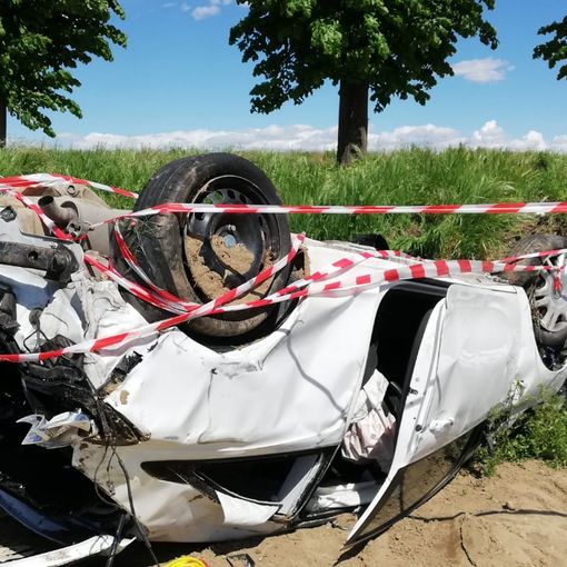 Galliavola: escono di strada con l'auto, lievemente feriti due ragazzi