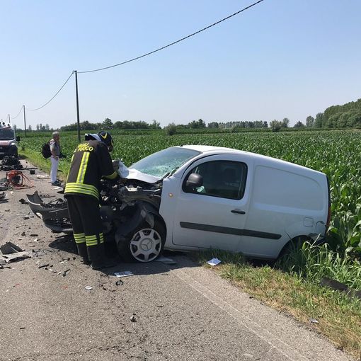 Gambolò: tragico schianto sulla provinciale, muoiono due persone nello scontro fra tre veicoli, due feriti in gravissime condizioni