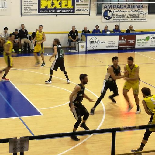 Basket, Serie B: Vigevano si spegne nel finale e viene punita sulla sirena (66-68)