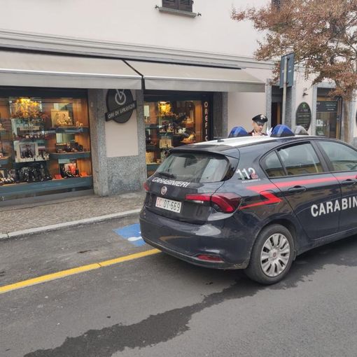 Garlasco: tenta la rapina in gioielleria camuffato con lenti a contatto e capelli colorati, in manette un 29enne