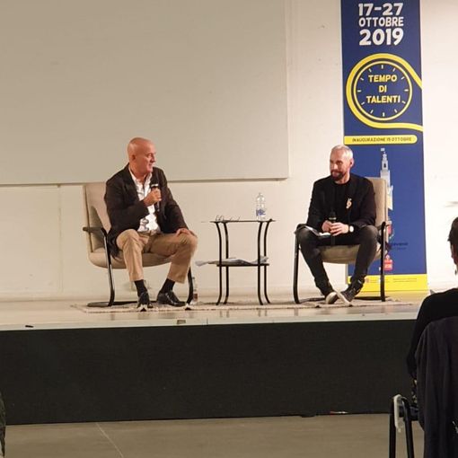 Vigevano, ventata di umorismo e divertimento alla Rassegna Letteraria grazie a Bisio e Baccomo