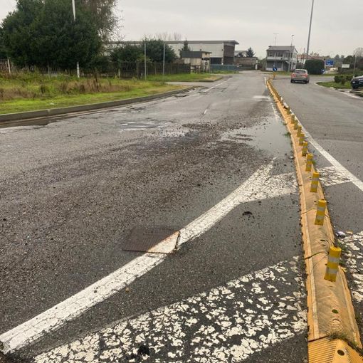 Gambolò, è allarme buche sulle strade provinciali. Diverse squadre della Provincia al lavoro per i rattoppi