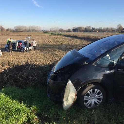Mede: scontro tra due auto sulla provinciale 194, ferite quattro persone