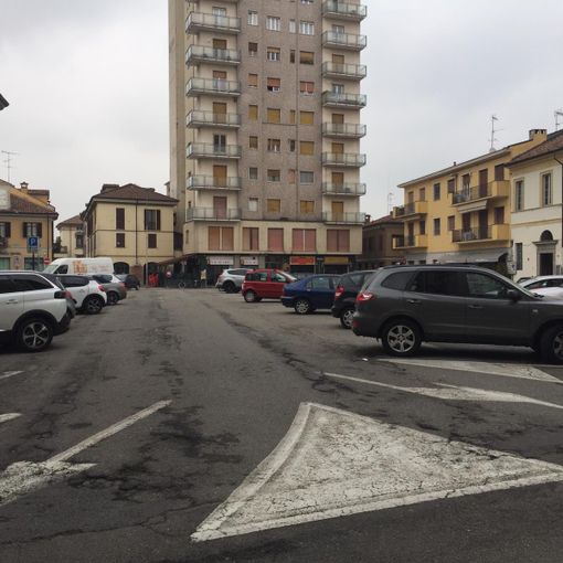 Mortara, posteggi strisce blu: già attivi una serie di benefici. Spiccano i 15 minuti di gratuità