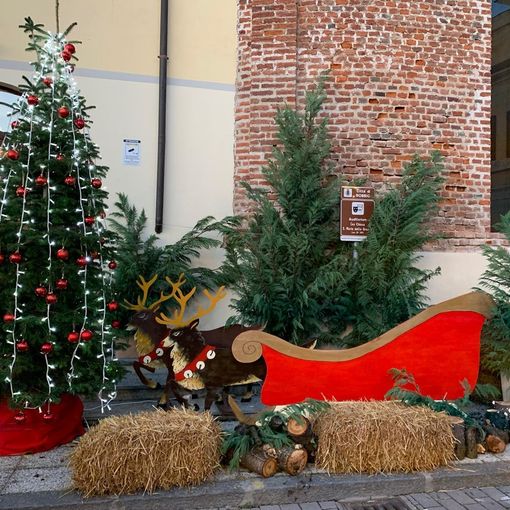 Robbio, domani (sabato) l’accensione dell’albero di Natale. Già accese invece le luminarie in paese