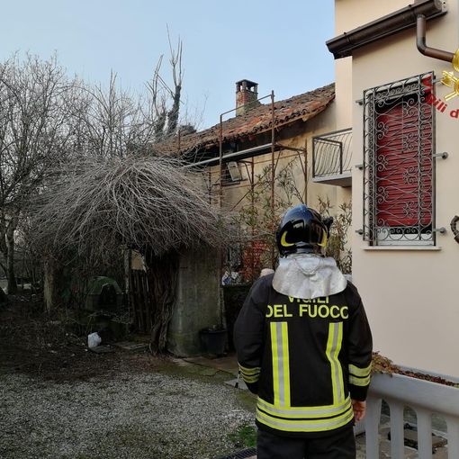 Pavese: crolla il tetto di un'abitazione a Torre d'Arese, scongiurata la presenza di persone