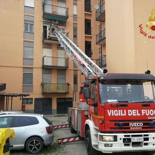 Pavia: soccorsa una donna grazie all'autoscala dei vigili del fuoco