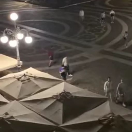 Vigevano, atti di teppismo nella notte in Piazza Ducale: vandalizzati i dehors di alcuni locali