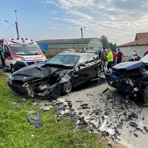 Sartirana: frontale tra auto in via Mede, ferite tre persone