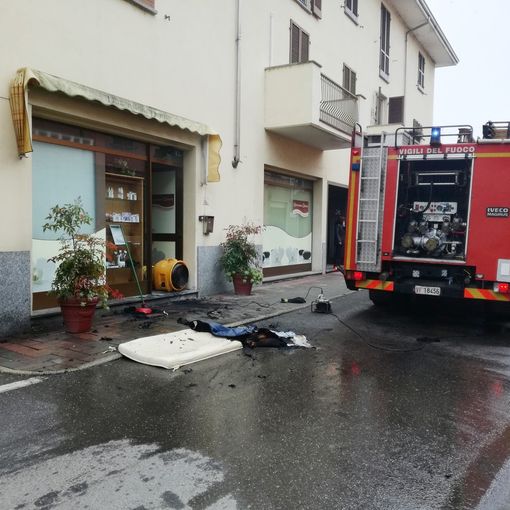 Pieve del Cairo: le immagini del rogo al centro estetico