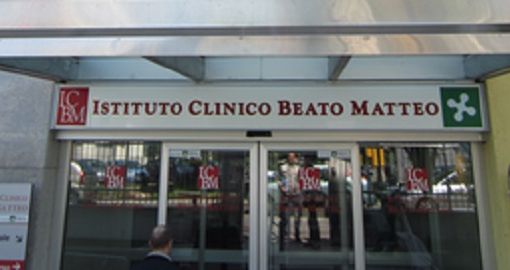 Magenta/Vigevano, muore improvvisamente dopo un picco di febbre altissima, i medici indagano sulle cause