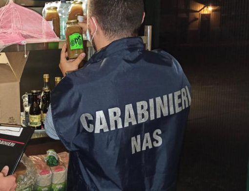 Pavia: prodotti surgelati venduti per freschi, nei guai il titolare di un Kebab
