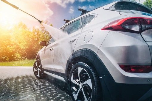 IL CASO. L'auto si può lavare senza incorrere in sanzioni? La prefettura di Asti dà ragione alle associazioni dei lavaggisti