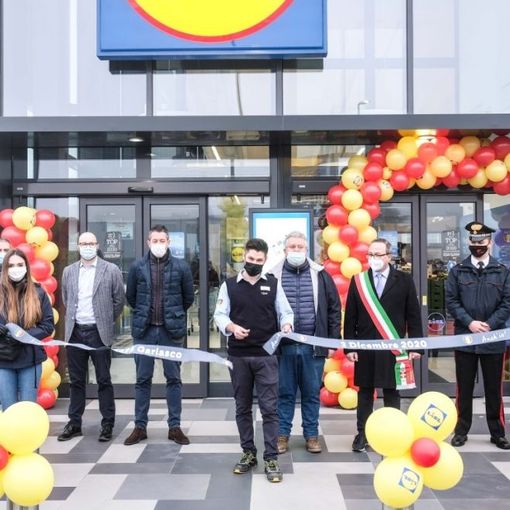 Garlasco: taglio del nastro per il nuovo Lidl, creati 17 posti di lavoro