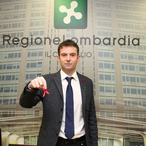 Lotta all’Aids, Pirellone illuminato e fiocchetto rossi ai consiglieri regionali