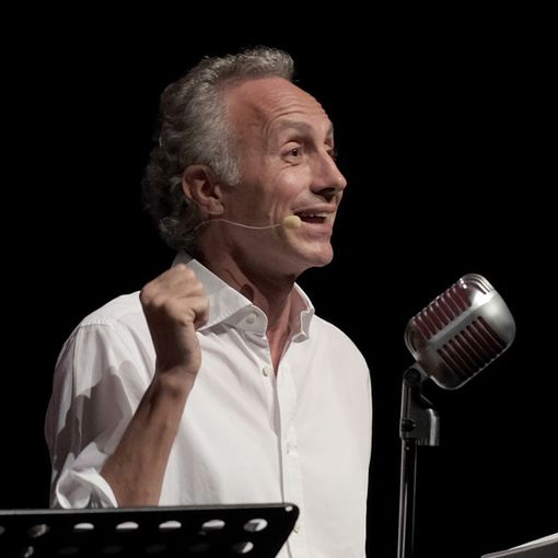 Vigevano: Marco Travaglio alla rassegna letteraria racconta i limiti e le differenze dell'informazione